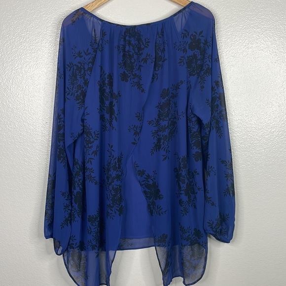 Torrid Long Sleeve Split Back Floral Blouse sz 2X Blue/Black - Picture 4 of 4